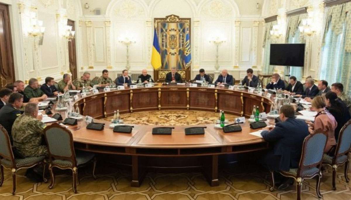 Порошенко внесе на розгляд Верховної Ради питання про введення воєнного стану