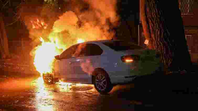 В Києві спалили автомобіль, що належить посольству Росії