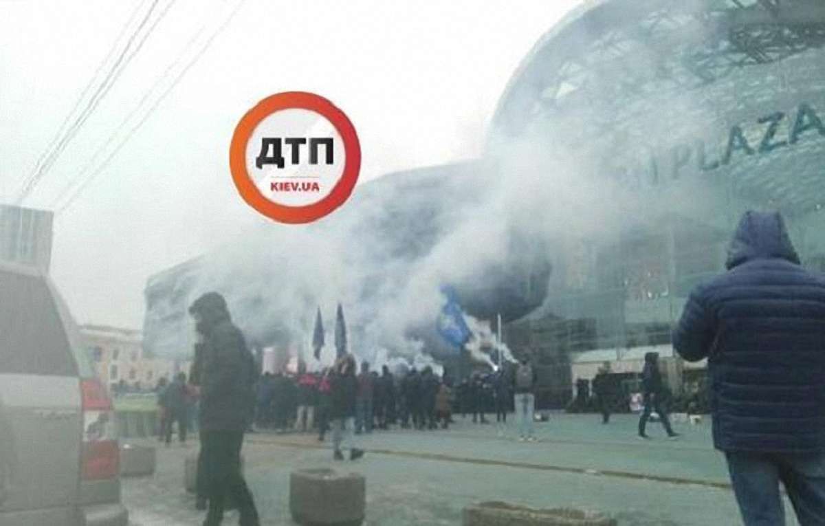 Активісти заблокували найбільший в Києві ТРЦ Ocean Plaza