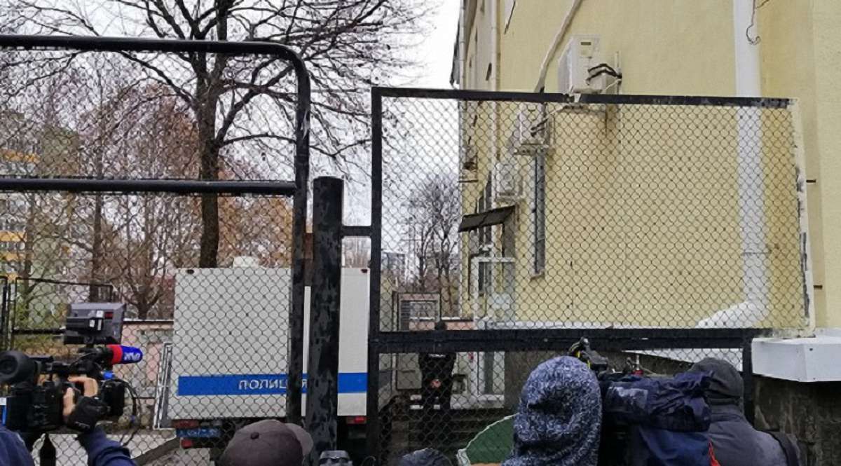 Затриманим українським моряками передали листи підтримки від командувача ВМС