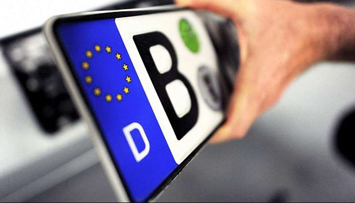 ДФС повідомила про розмитнення першої «євробляхи» у Чернівецькій області 