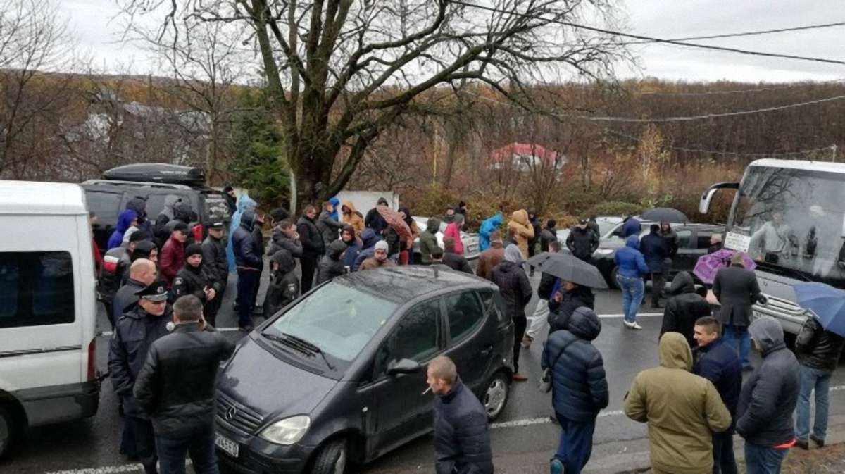 Пункти пропуску на кордоні зі Словаччиною досі залишаються заблокованими 