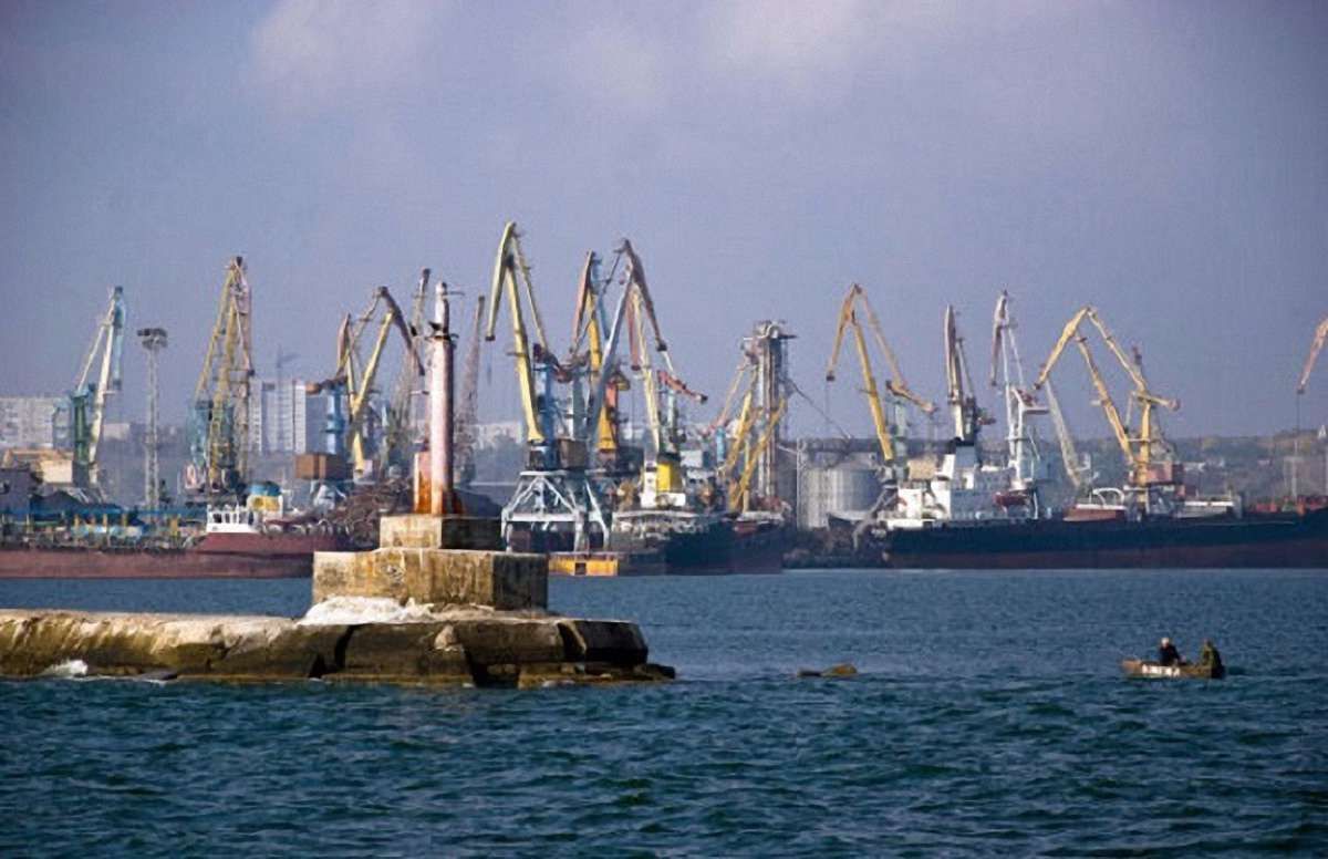 Росія повністю заблокувала українські порти Маріуполь і Бердянськ