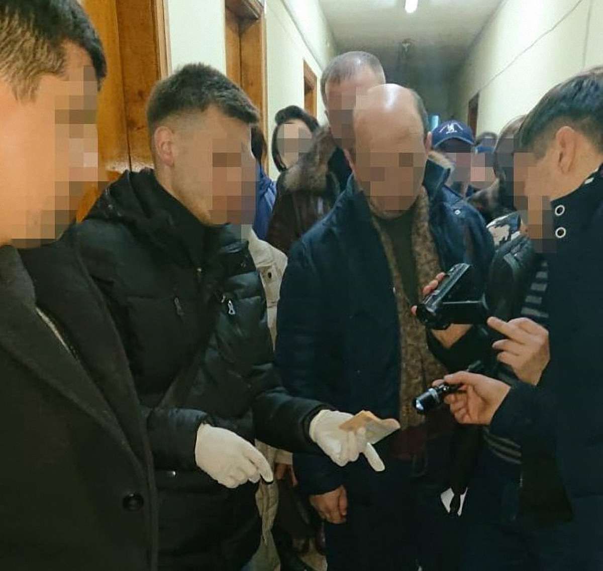 На Львівщині на хабарі 12 тис. грн затримали районного начальника виконавчої служби