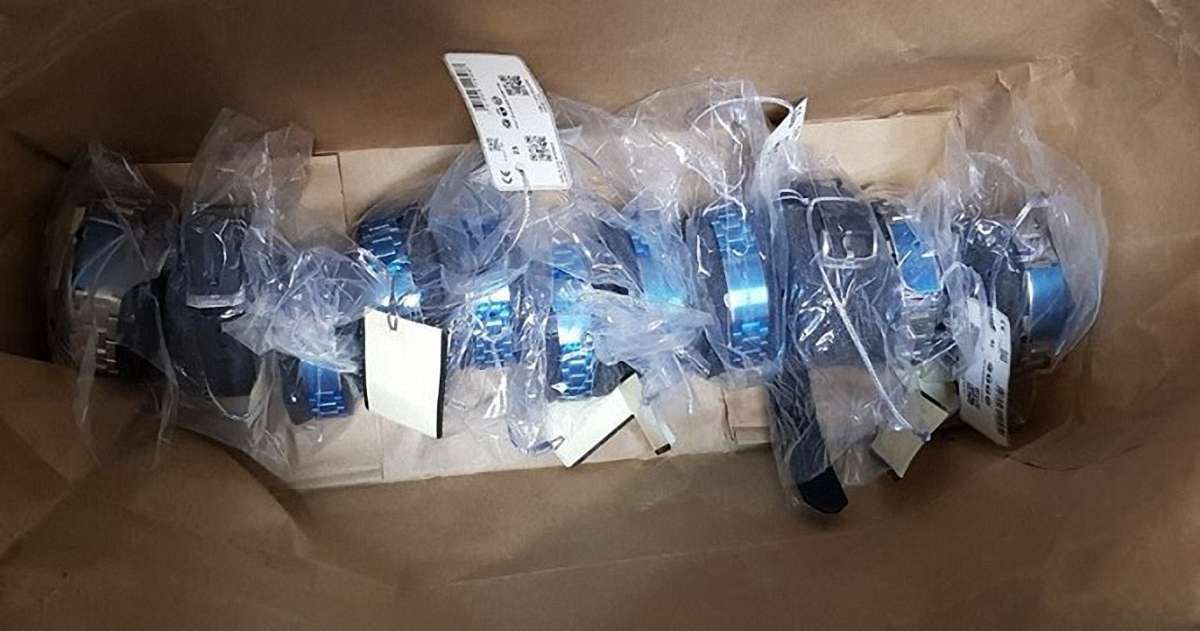 Мешканець Львівщини приховав від митників 11 швейцарських годинників вартістю понад ₴300 тис.