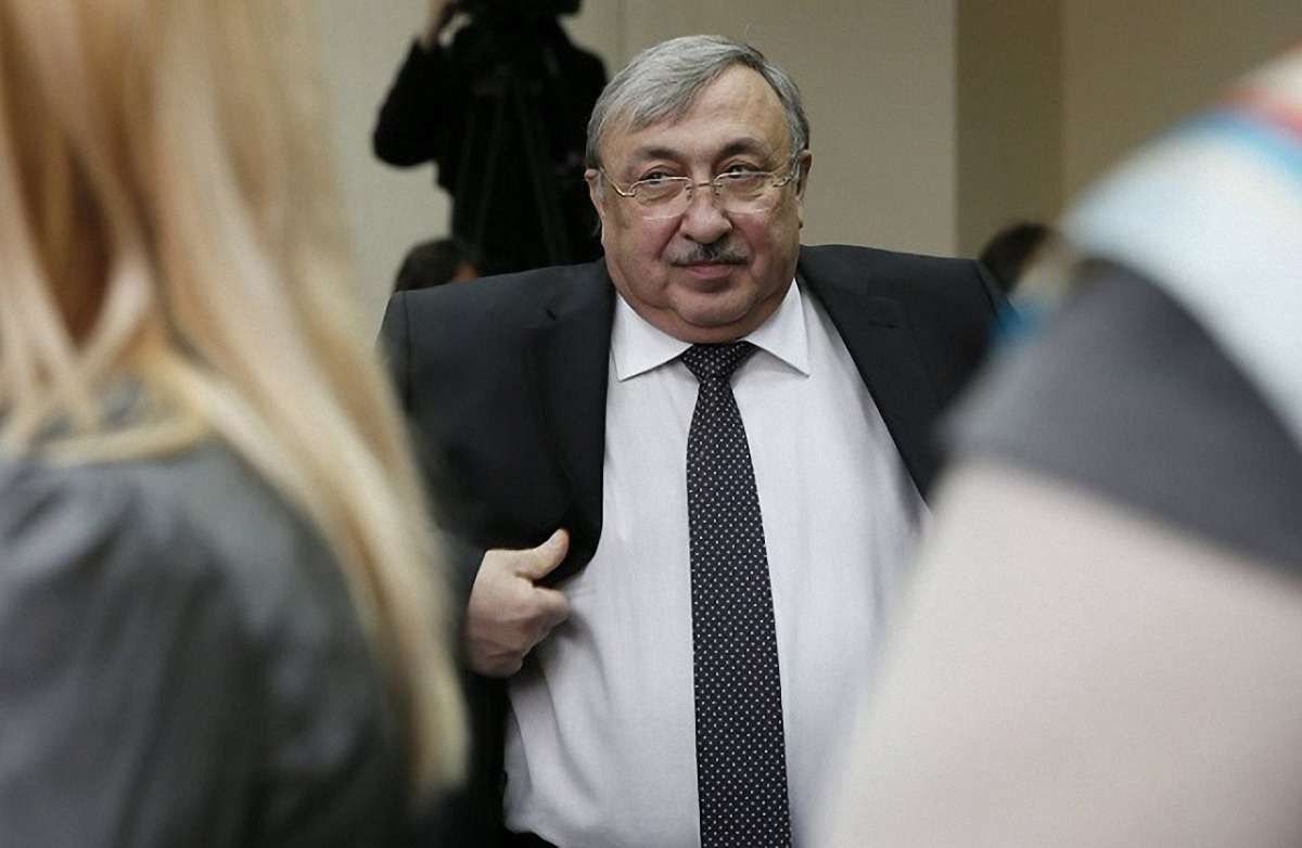 Розшукуваний екс-голова Вищого господарського суду оскаржив своє звільнення після люстрації