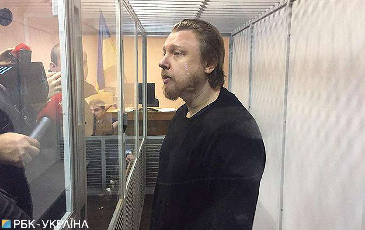 Суд відправив під домашній арешт політтехнолога Володимира Петрова