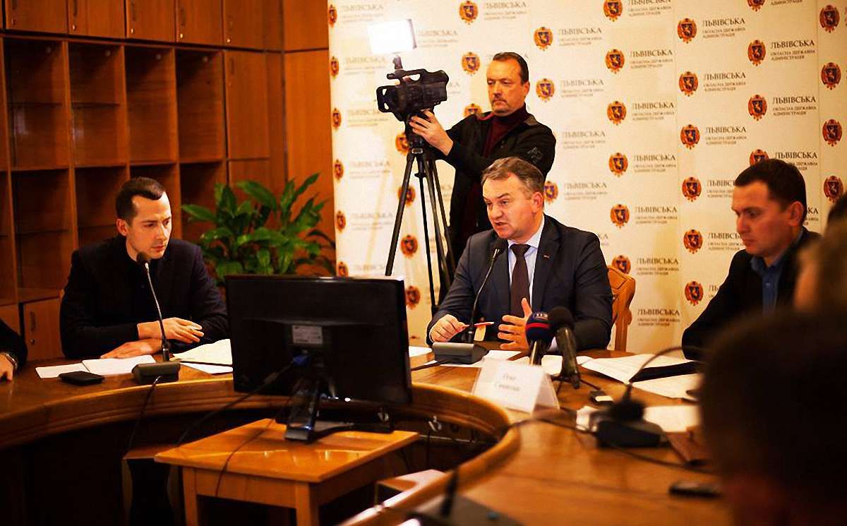 Львівські активісти попросили Синютку про безмитне оформлення євроблях для учасників АТО