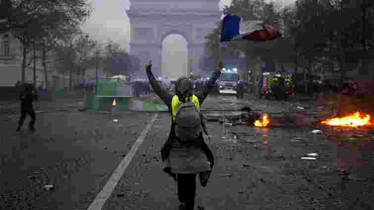Після протестів «жовтих жилетів» уряд Франції відклав підвищення акцизів на пальне