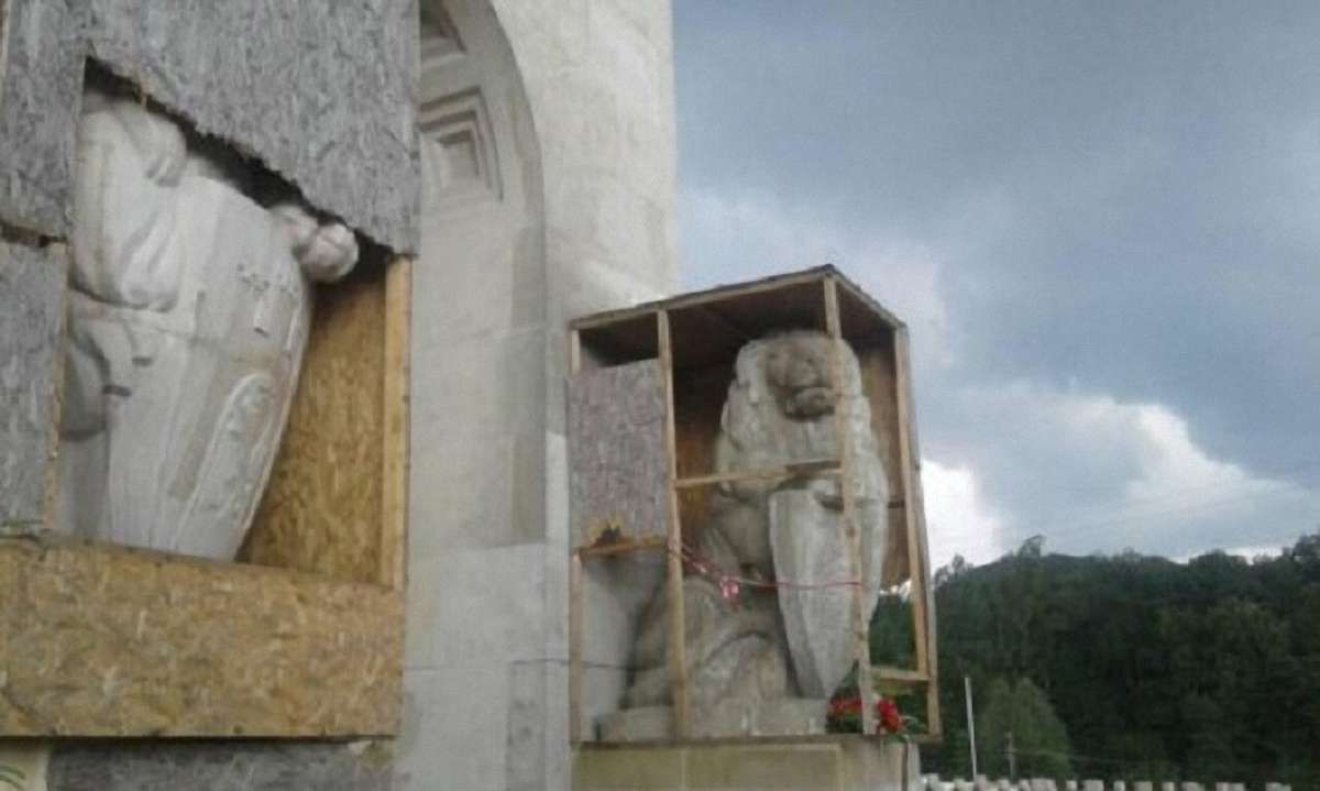 У Львові невідомі вночі вчинили чергову провокацію на Цвинтарі Орлят