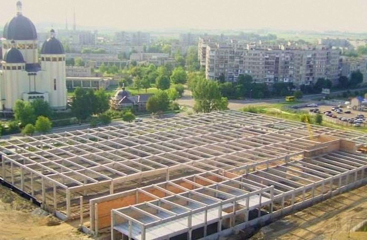 На місці  недобудованого супермаркету «Арсен» у Червонограді зведуть ТЦ «Епіцентр»