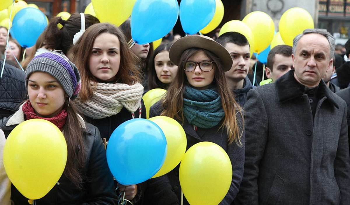 Мешканці Західної України готові відмовитись від особистих прав заради матеріальних статків