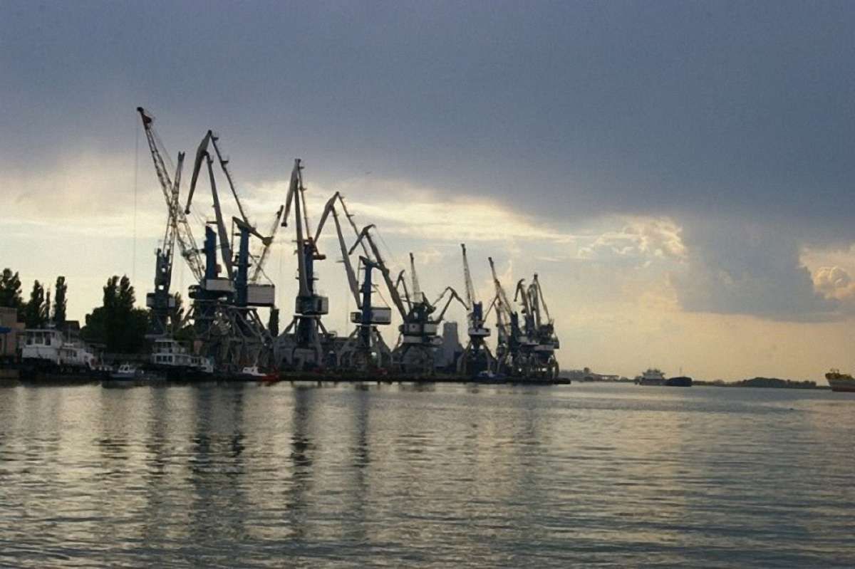 Вантажопотік у портах Азова скоротився удвічі через дії Росії