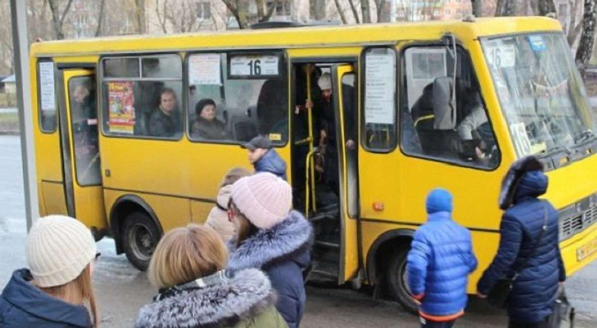 Водій маршрутки на Тернопільщині врятував пасажира з інсультом