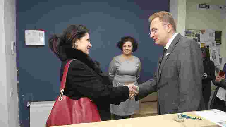 У Львові міністерка Ірина Фріз відвідала міський центр надання послуг учасникам бойових дій