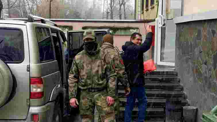 «Суд» в Криму арештував адвоката, який допомагав полоненому українському моряку