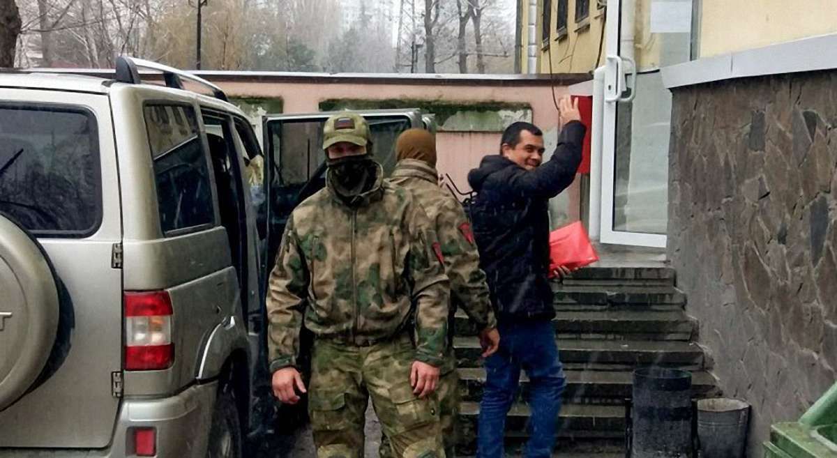 «Суд» в Криму арештував адвоката, який допомагав полоненому українському моряку