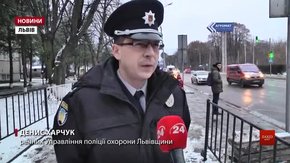 У Львові поліцейські потрапили у потрійну ДТП