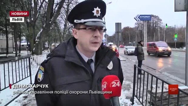 У Львові поліцейські потрапили у потрійну ДТП
