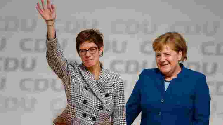 Аннегрет Крамп-Карренбауер змінила Ангелу Меркель на посаді голови ХДС Німеччини