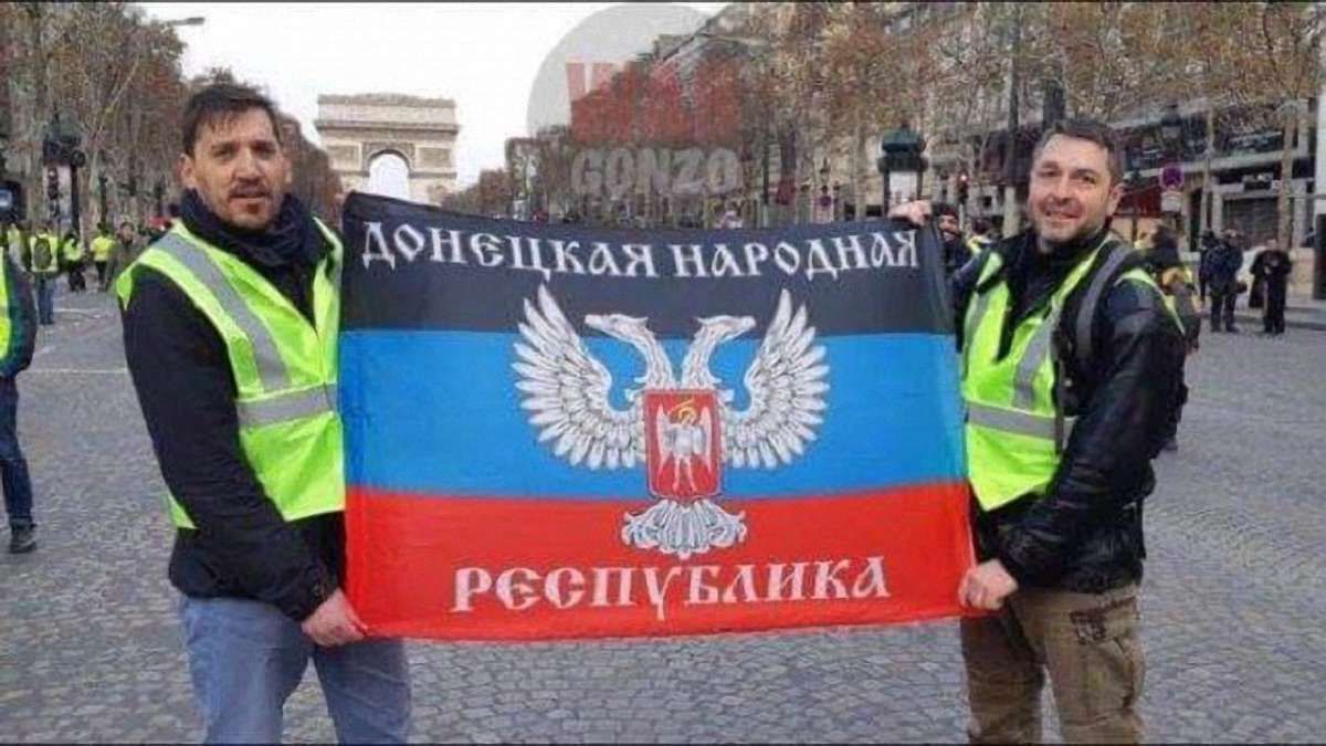У двох учасників масових протестів у Франції виявили прапори «ДНР»