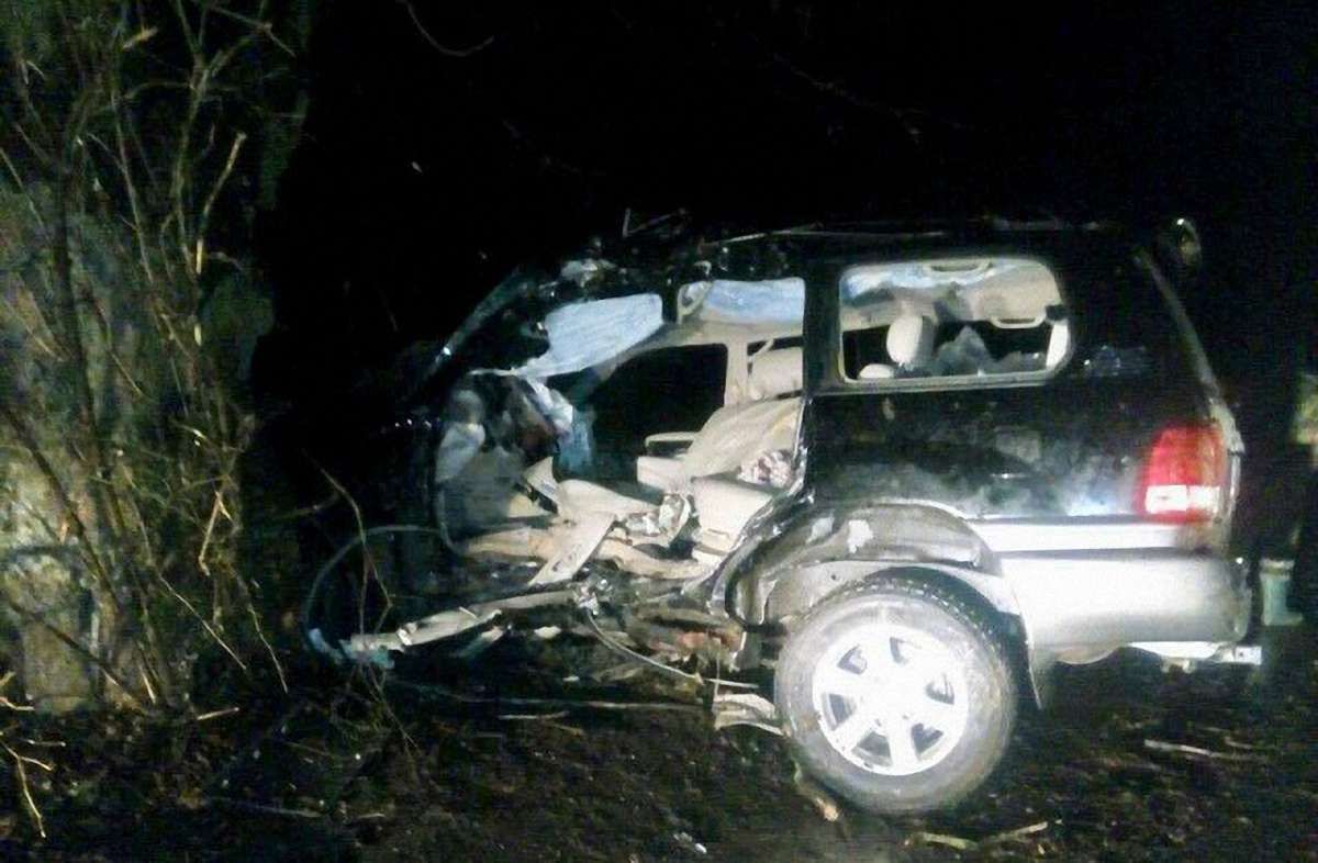 На Львівщині розбився Lexus з трьома людьми