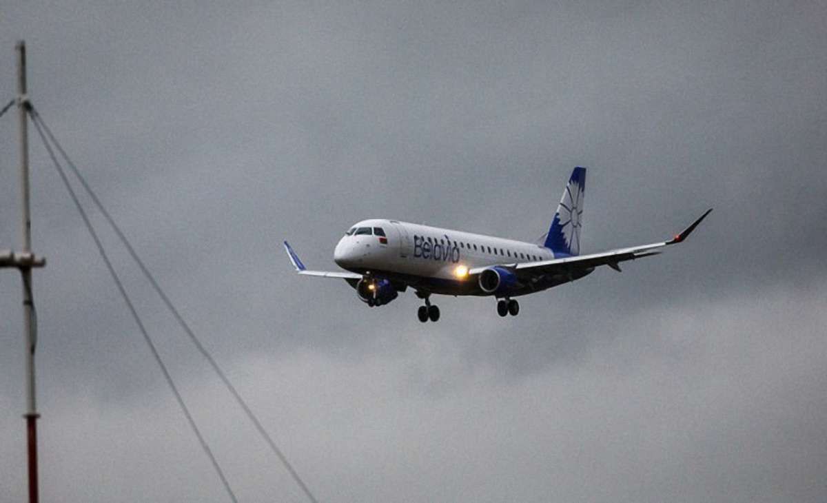 Під час посадки в «Борисполі» білоруський літак викотився за межі посадкової смуги
