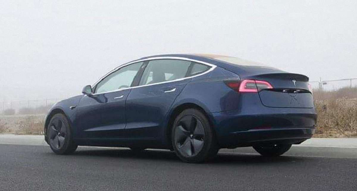 Tesla відкрила можливість доставки Tesla Model 3 в Україну