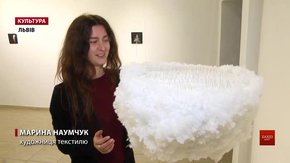 Львівська мисткиня у текстилі поєднує силуети нагих жінок, голки і гітарні струни