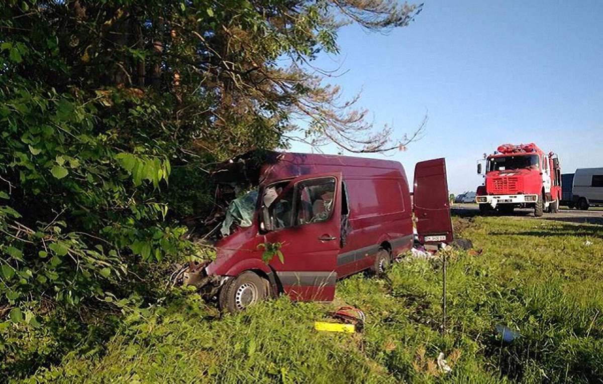Винуватець автокатастрофи з шістьма загиблими на Львівщині сплатить 400 тис. грн їхнім родичам
