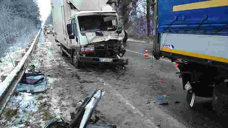Унаслідок зіткнення двох вантажівок на трасі Львів-Краковець постраждав 24-річний водій