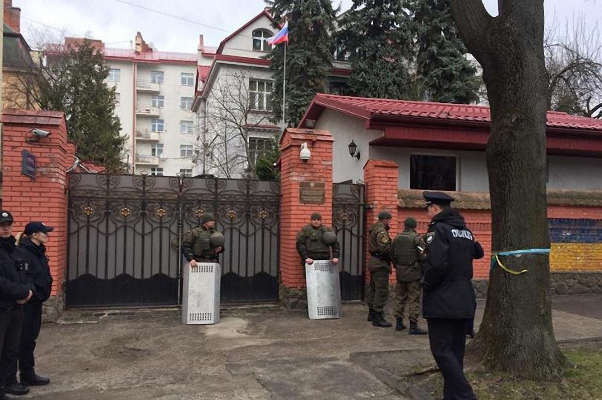 Депутати Львівської облради звернулись до президента і МЗС з вимогою закрити Генконсульство РФ у Львові