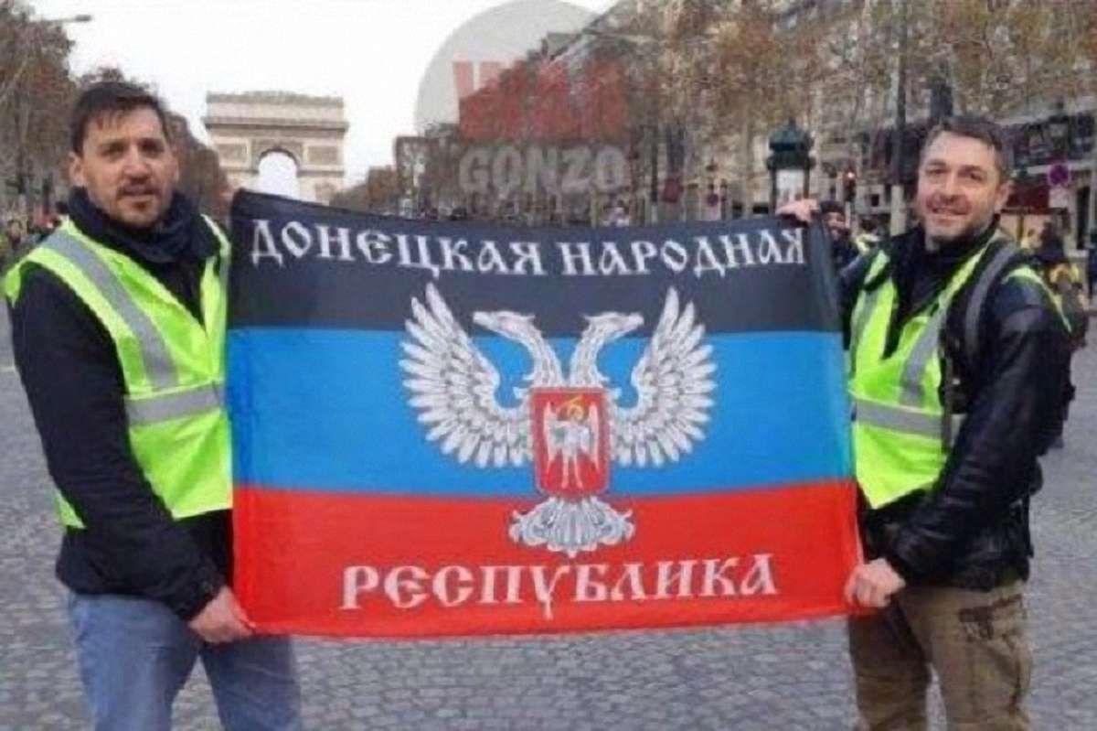 Француз, який розгорнув прапор «ДНР» у Парижі, має російське громадянство