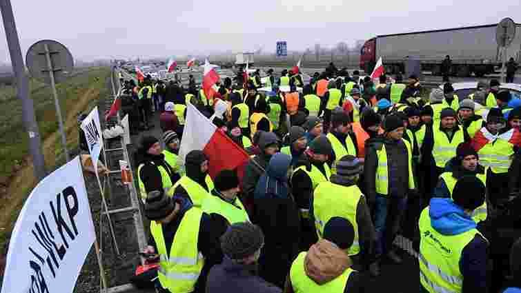Польські фермери заблокували автомагістраль А2 і вимагають зустрічі із прем'єр-міністром