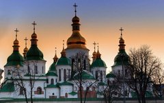 Кому молитися?