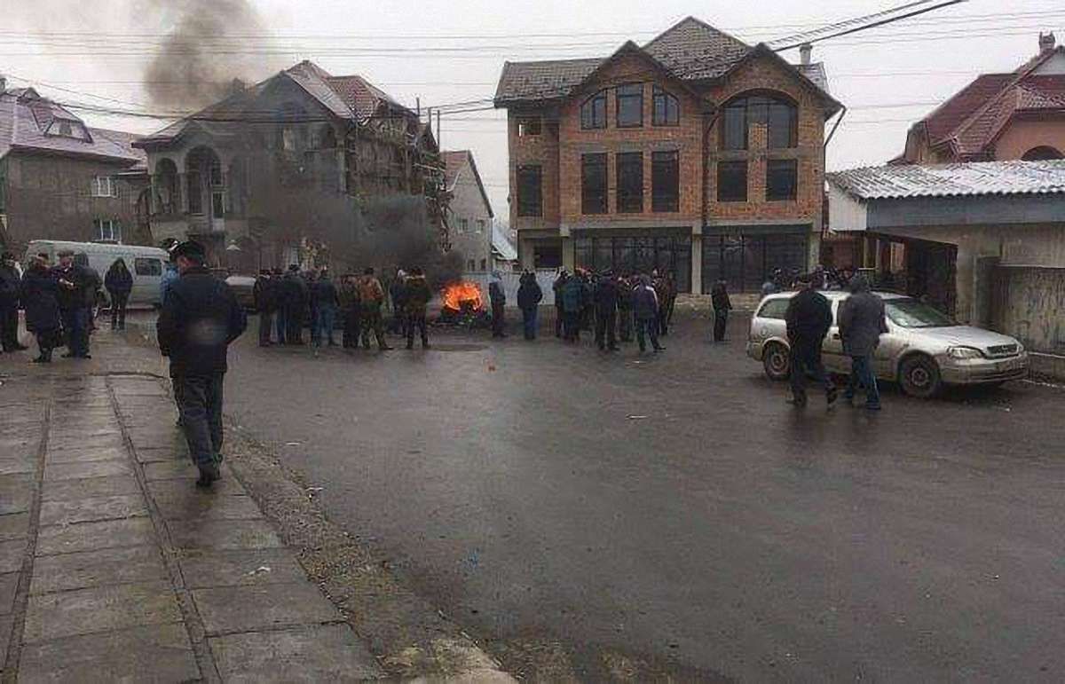 На Закарпатті люди домоглися від суду скасування застави для підозрюваного у вбивстві підлітка
