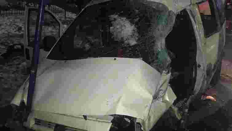 Унаслідок зіткнення з фурою на трасі Київ-Чоп загинув водій легковика