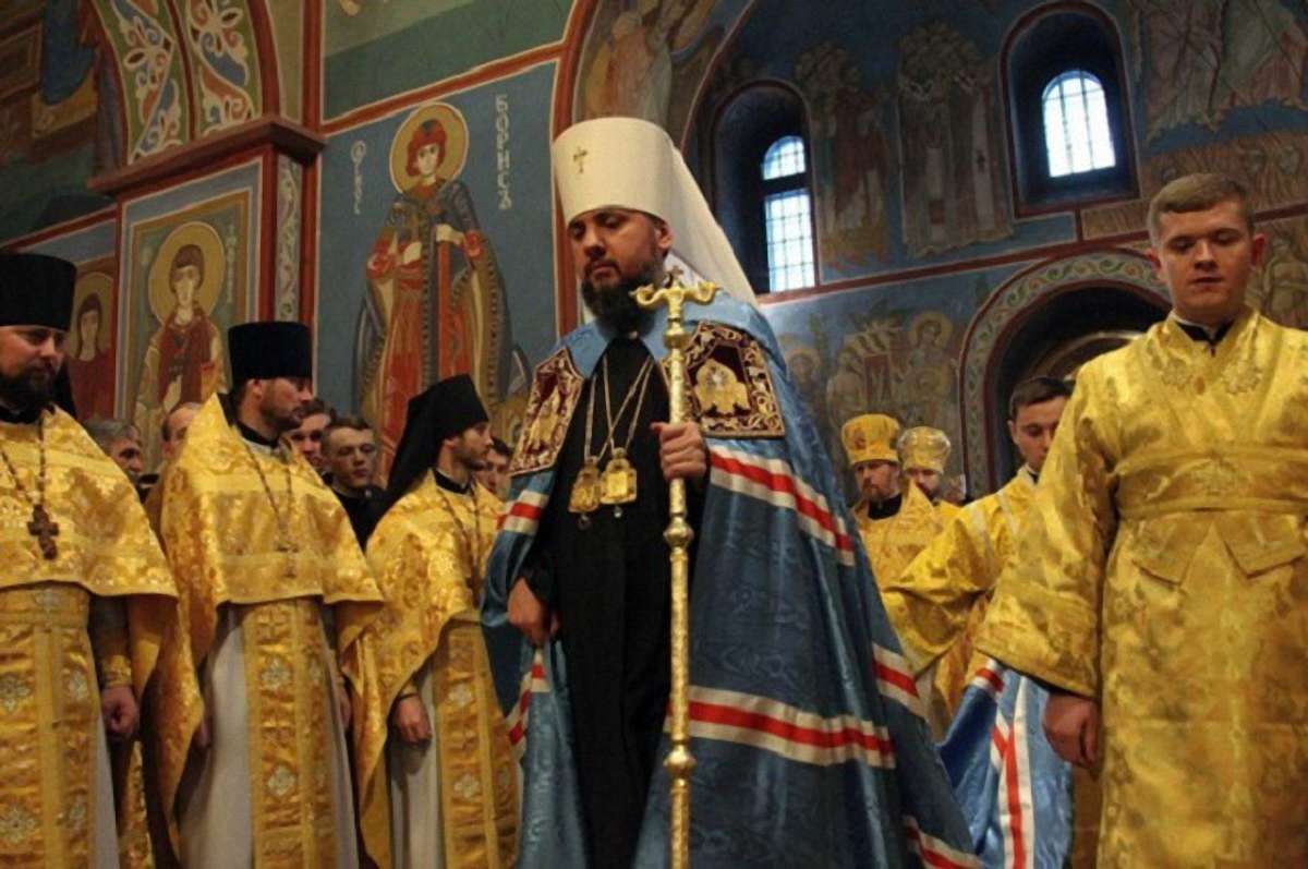 Епіфаній під час першої літургії пом’янув всіх предстоятелів церков, крім російського Кирила