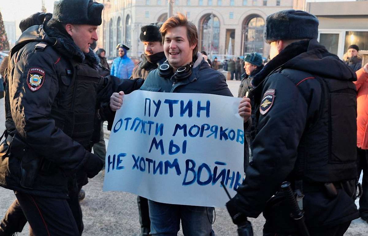 В Росії затримали активістів, які протестували проти війни з Україною