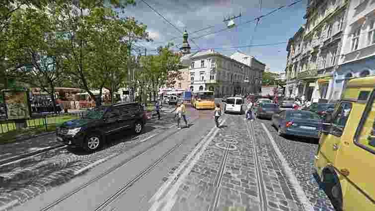 Мотоцикліста, що збив жінку на пішохідному переході у центрі Львова, звільнили від покарання