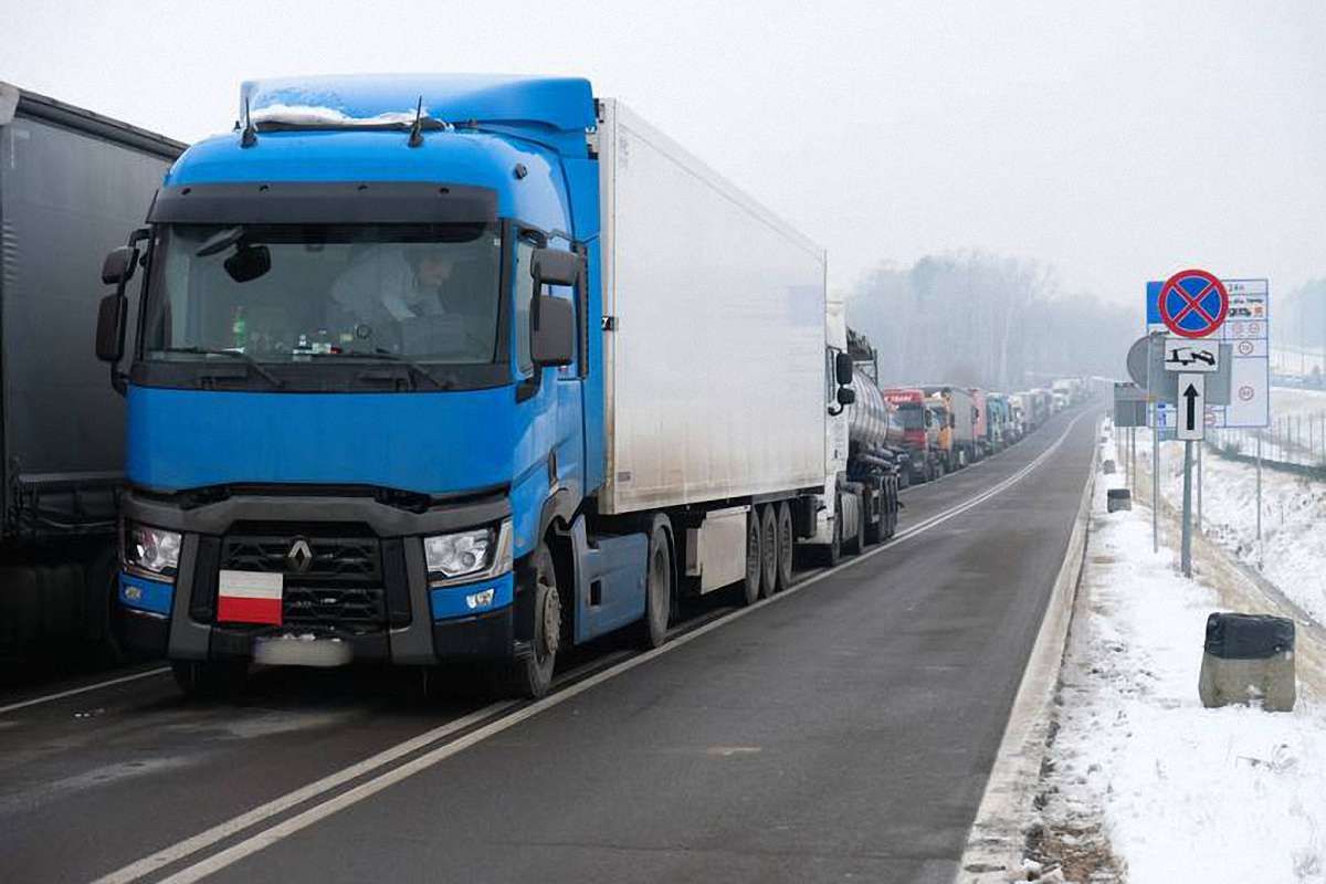 У Корчовій запровадили нову схему митного оформлення вантажних автомоблів