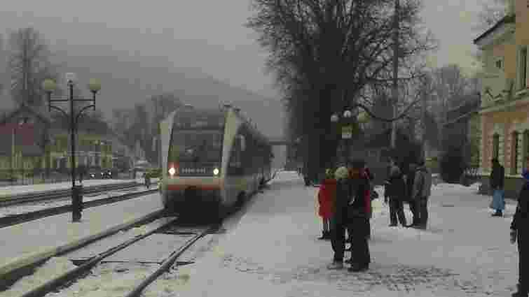 На Івано-Франківщині почали скасовувати рейси приміських поїздів