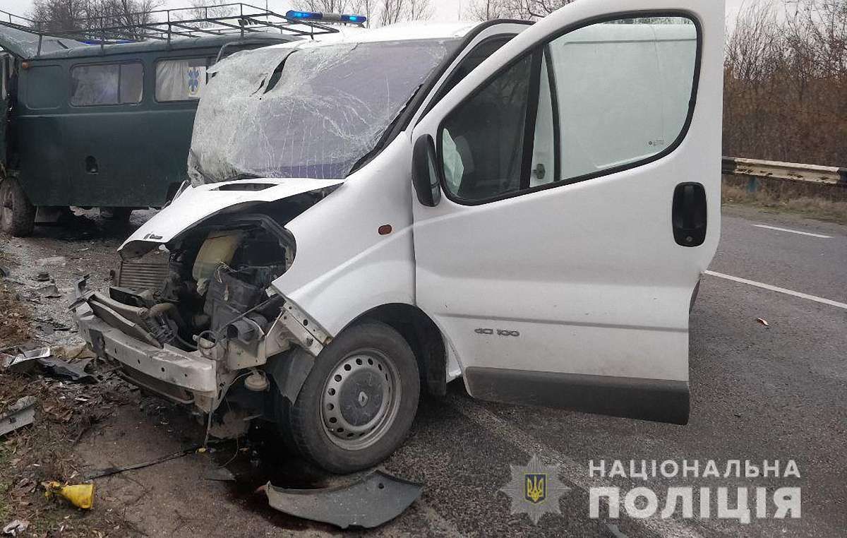На Херсонщині внаслідок зіткнення мікроавтобусів загинуло п'ятеро людей 