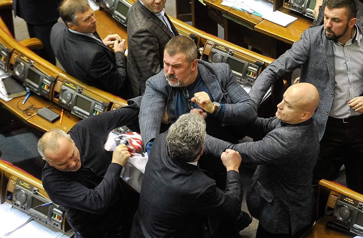 Після голосування за перейменування УПЦ МП у Верховній Раді сталася масова бійка
