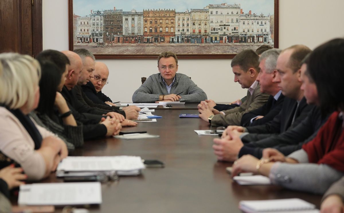 Усі різдвяні ярмарки Львова закрили на перевірку через вибух у центрі міста