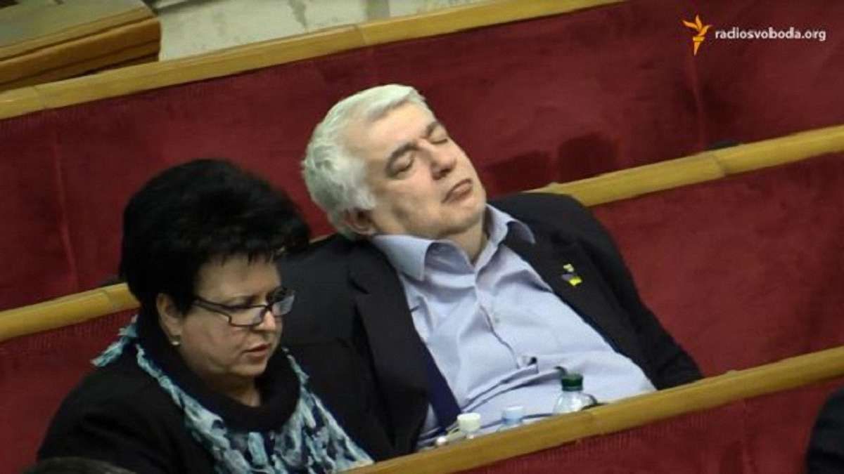 252 депутати пропустили половину засідань Верховної Ради у грудні