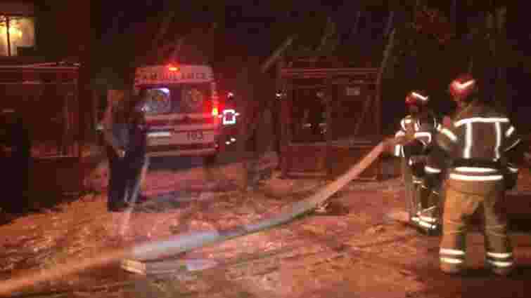 У Львові пожежники врятували з палаючого будинку чоловіка