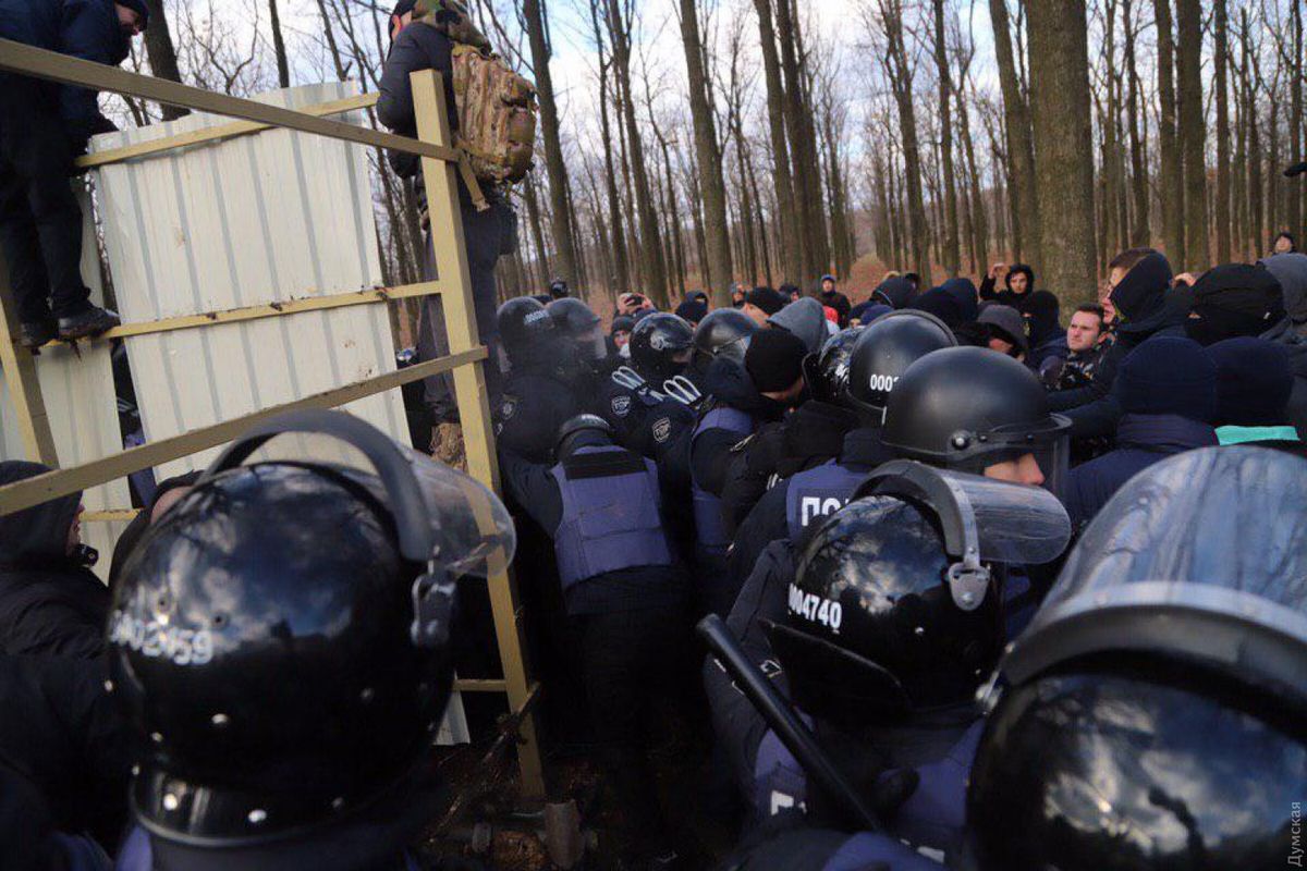 В Одесі на акції проти будівництва активісти побилися з поліцією