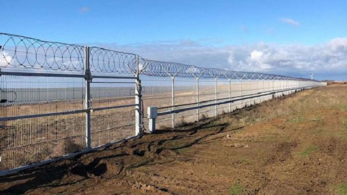 Росія збудувала 60-кілометрову загорожу на межі Криму з Україною