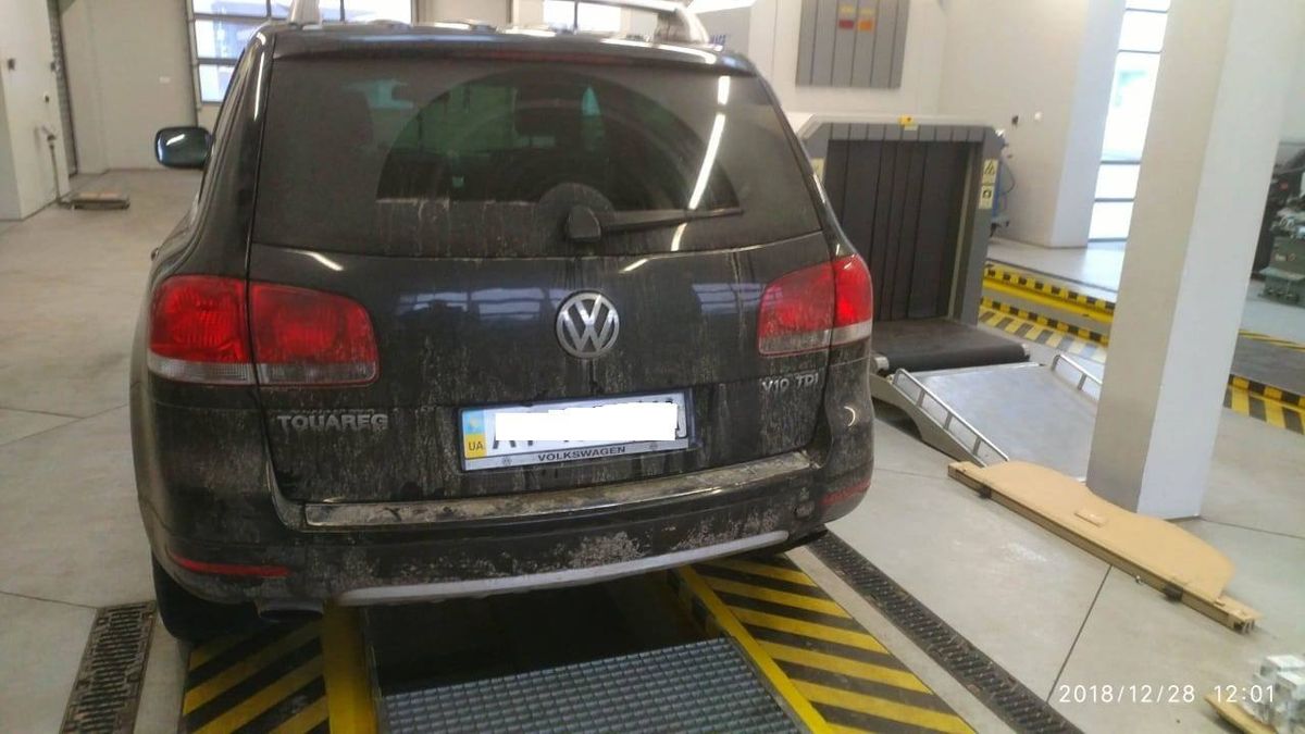 За контрабанду 340 пачок сигарет у мешканця Львівщини вилучили Volkswagen Touareg